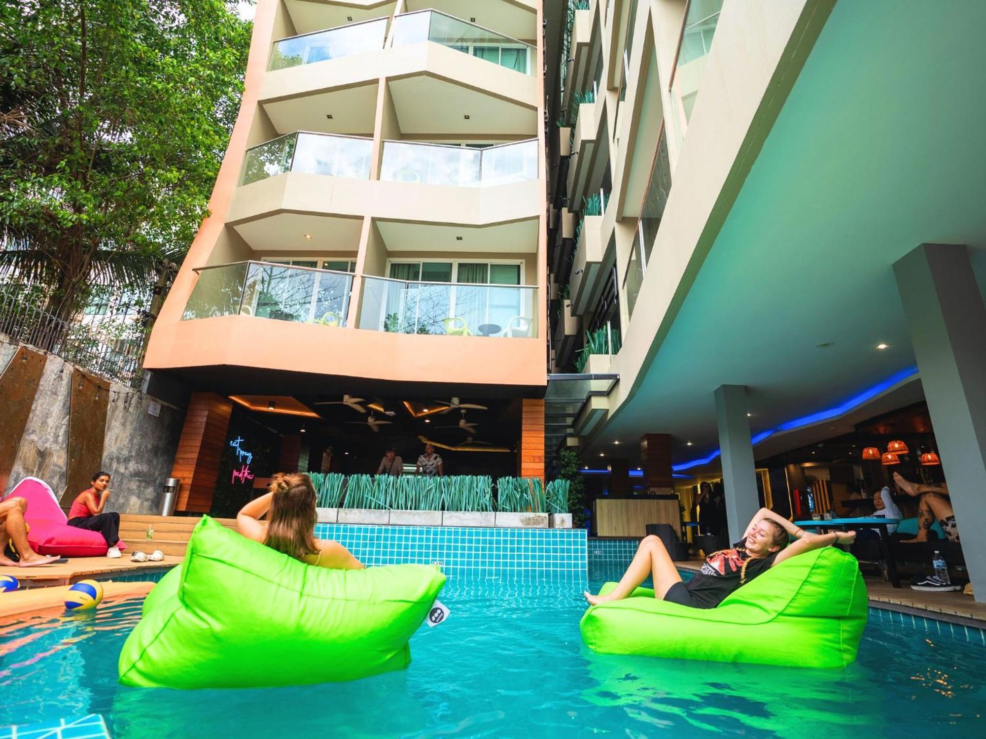 Hostel Mad Monkey Phuket Patong Exterior foto