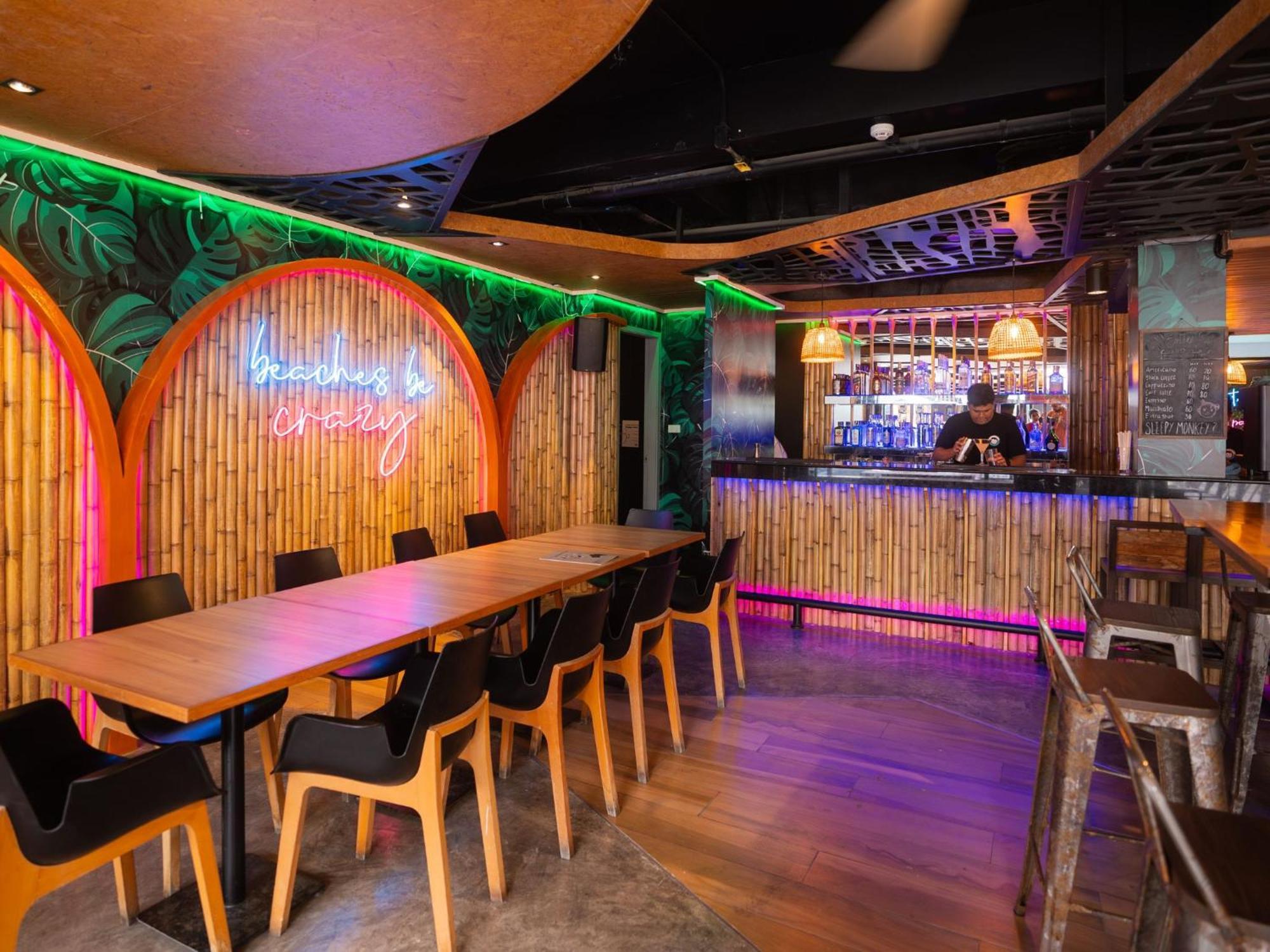 Hostel Mad Monkey Phuket Patong Exterior foto