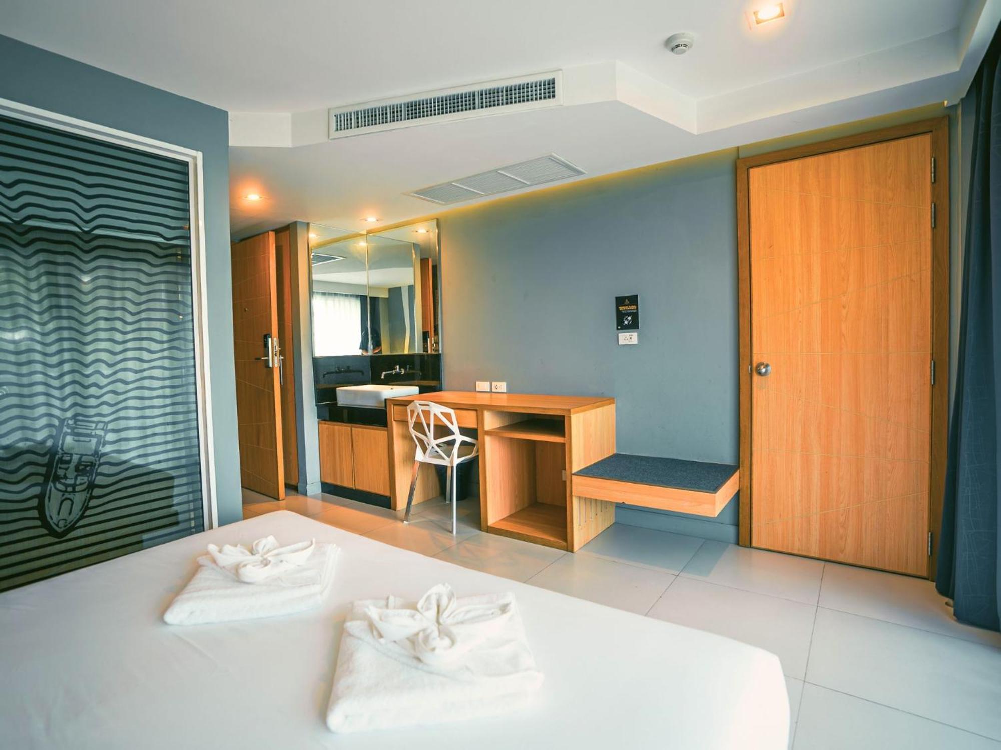 Hostel Mad Monkey Phuket Patong Exterior foto