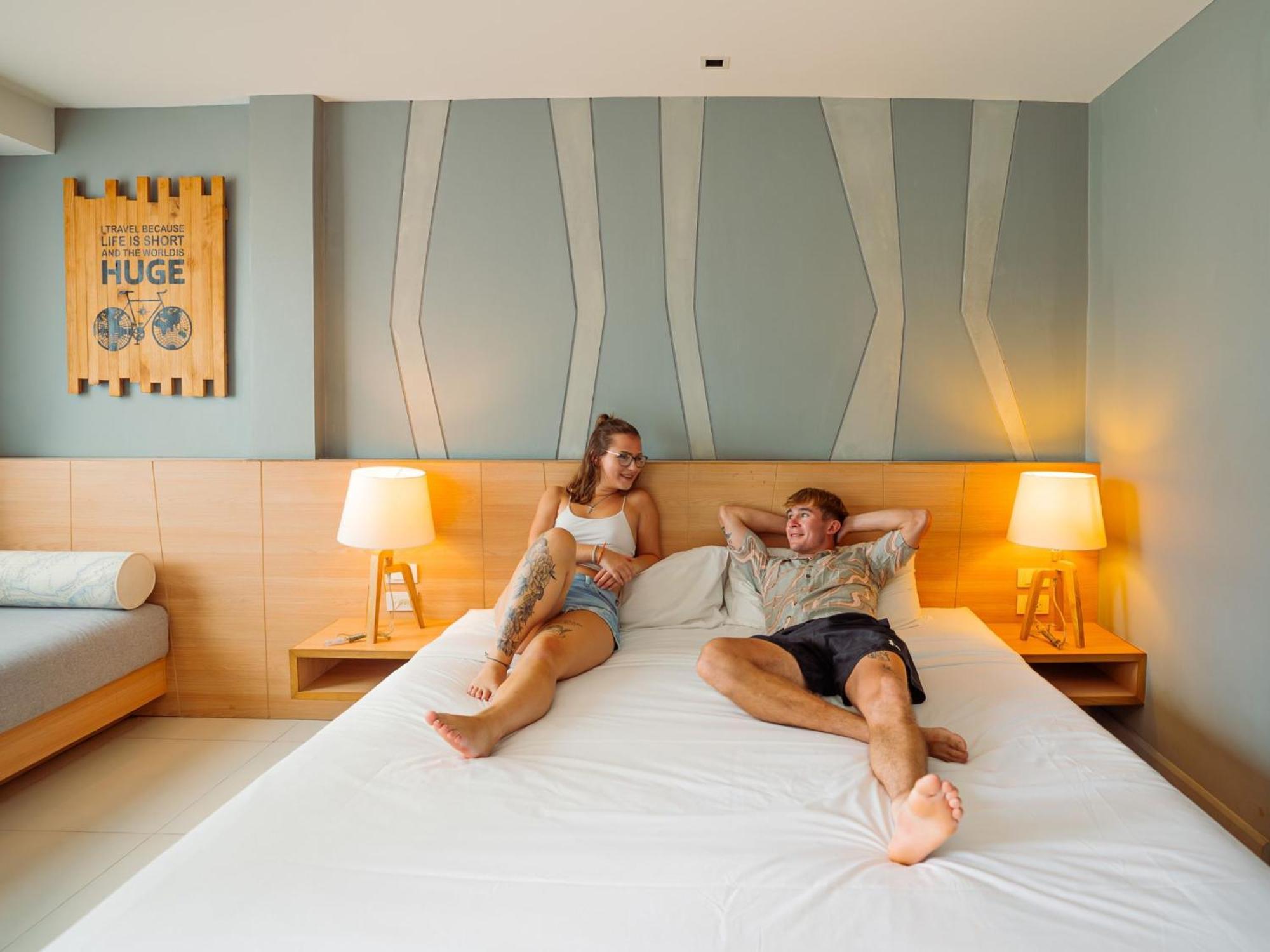 Hostel Mad Monkey Phuket Patong Exterior foto