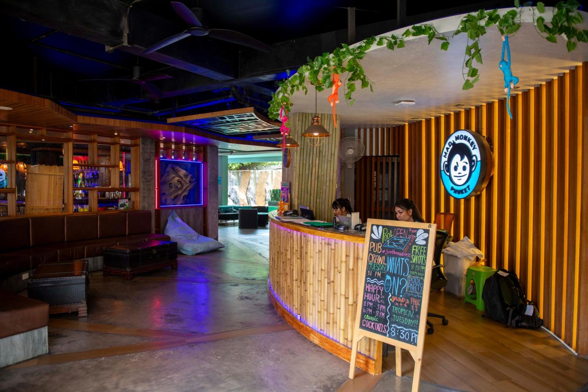 Hostel Mad Monkey Phuket Patong Exterior foto